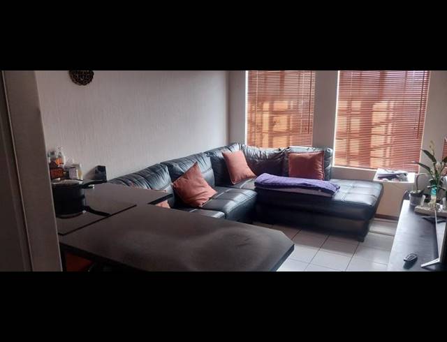 2 BEDROOM APARTMENT FOR SALE IN BEZUIDENHOUT VALLEY